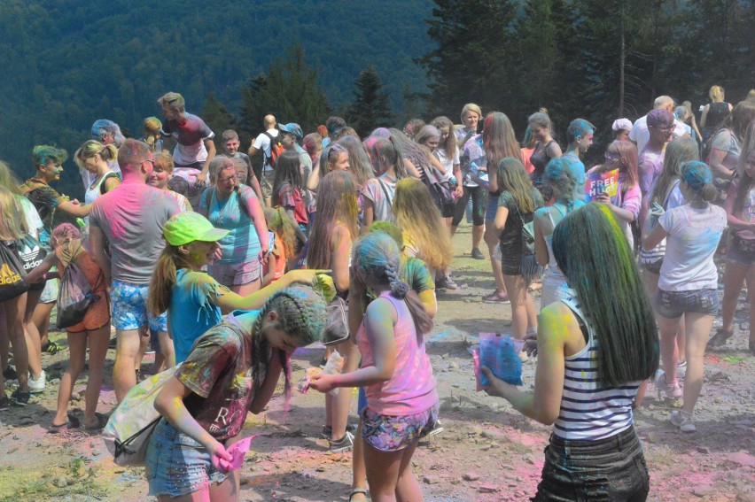 Holi Festival w Myślenicach. Kolorowe proszki w powietrzu [ZDJĘCIA]