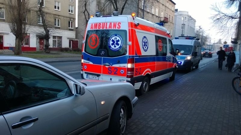 Wypadek na Limanowskiego. Karetka zderzyła się z samochodem [zdjęcia]