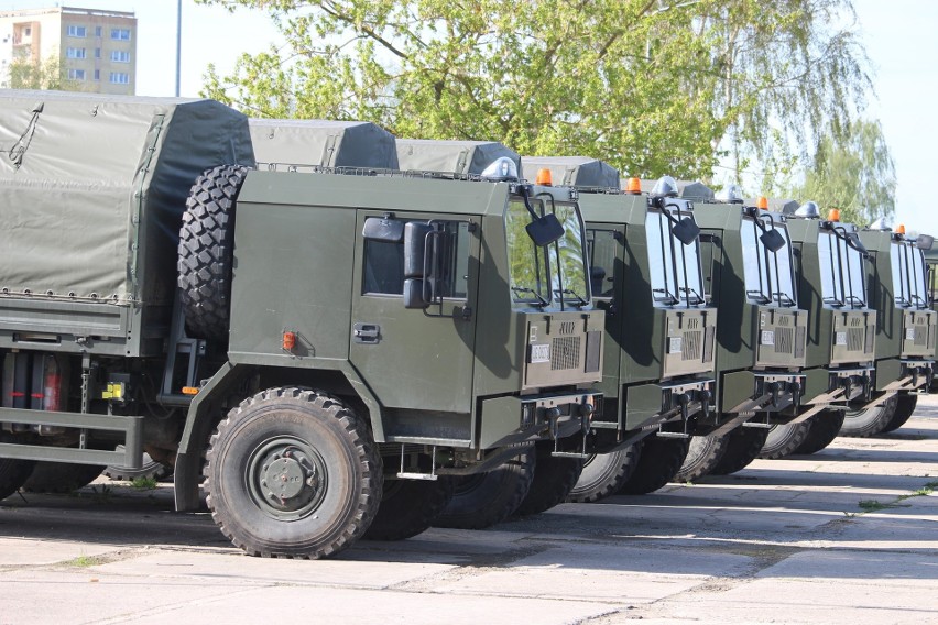 Kolumny wojskowych pojazdów zmierzają w stronę Nowej Dęby. Wkrótce wielkie ćwiczenia 12. Szczecińskiej Dywizji Zmechanizowanej (ZDJĘCIA)