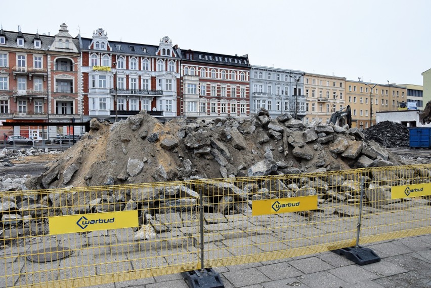 Centrum przesiadkowe Opole Główne. Trwają prace rozbiórkowe...