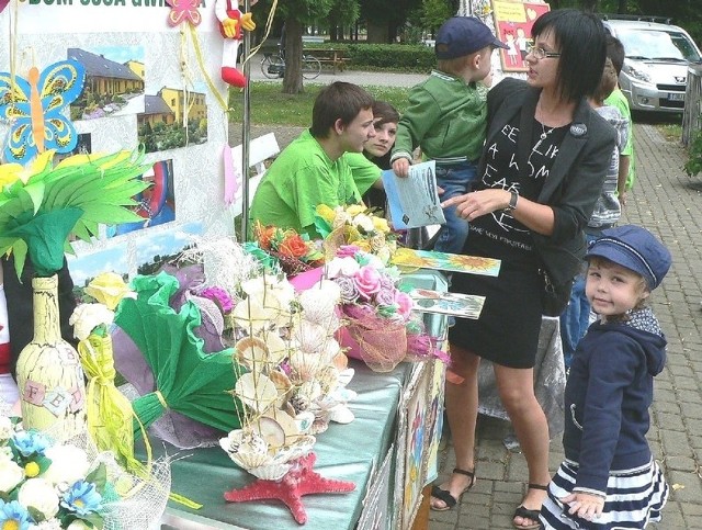 Buszczanka Katarzyna Legawiec bawiła się na festynie z dwójką dzieci - Kamilą i Filipem.