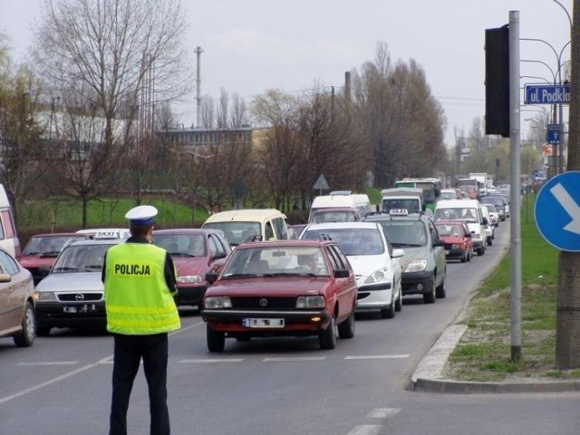 Organizacja ruchu przy cmentarzach w miastach całego województwa świętokrzyskiego