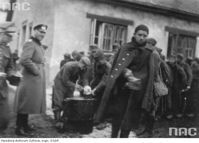 Jedne z pierwszych transportów do Auschwitz. Polscy jeńcy...