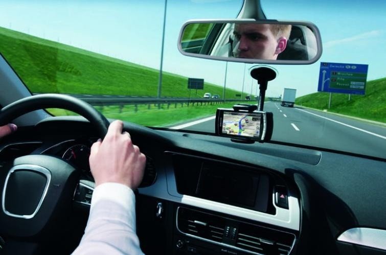 Darmowa nawigacja GPS na telefon - nie tylko Google i Android | Motofakty