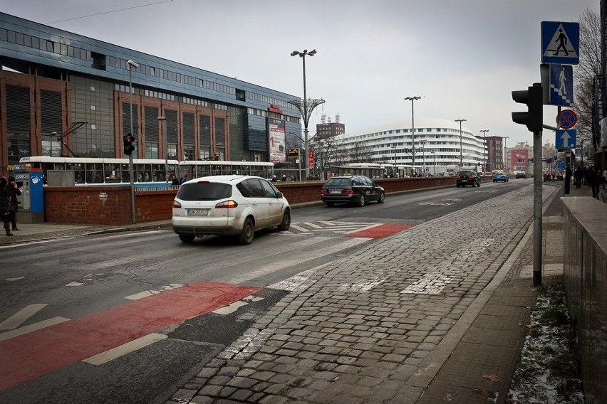 Kierowcy stracili pas na Dominikańskim. Teraz jest dla rowerów i autobusów