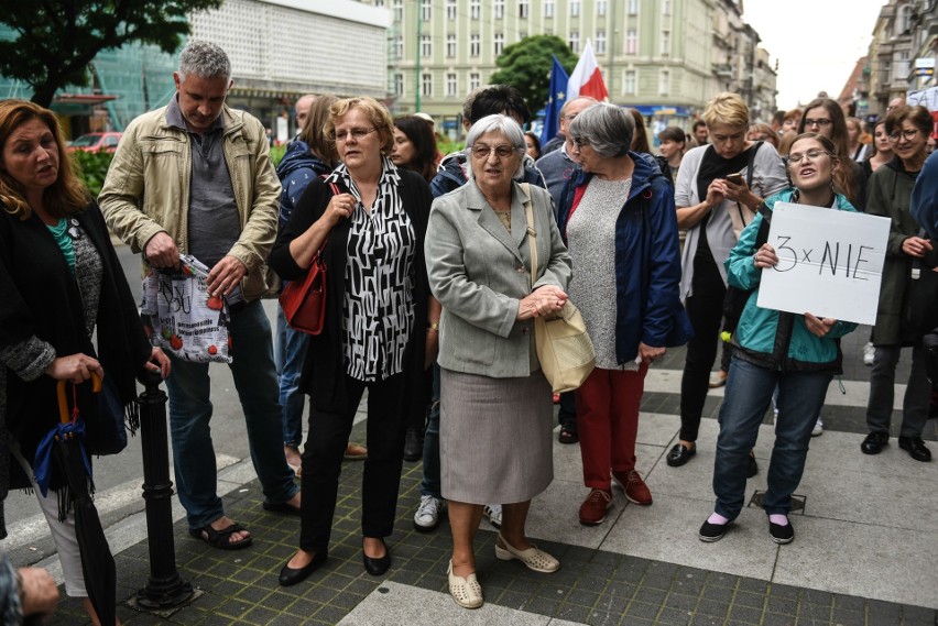 2 to nie 3: Kolejne protesty w obronie sądów