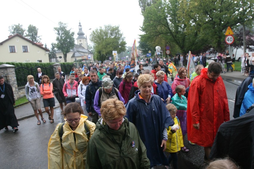 Wyruszyła 25. Piesza Pielgrzymka Diecezji Bielsko-Żywieckiej na Jasną Górę 2016 [ZDJĘCIA]