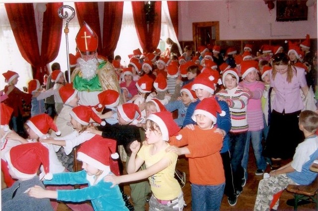 Co roku gminne Mikołajki są okazją do świetnej zabawy dzieciaków z całej przeworskiej gminy