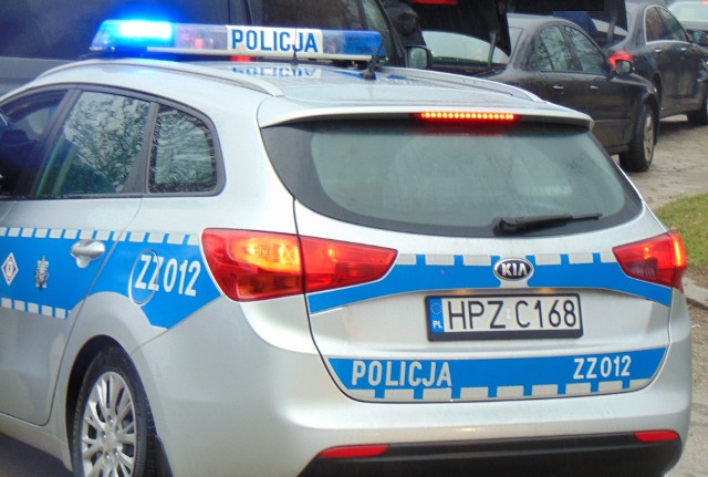 Policjanci z Ogniwa Patrolowo-Interwencyjnego oświęcimskiej komendy Policji interweniowali w związku z 12-latkiem, który wybrał się do szkoły na hulajnodze ubrany w spodenki i klapki