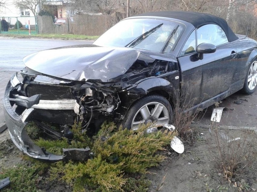 Wypadek w Krosinku: Zderzenie dwóch aut, jedna osoba ranna