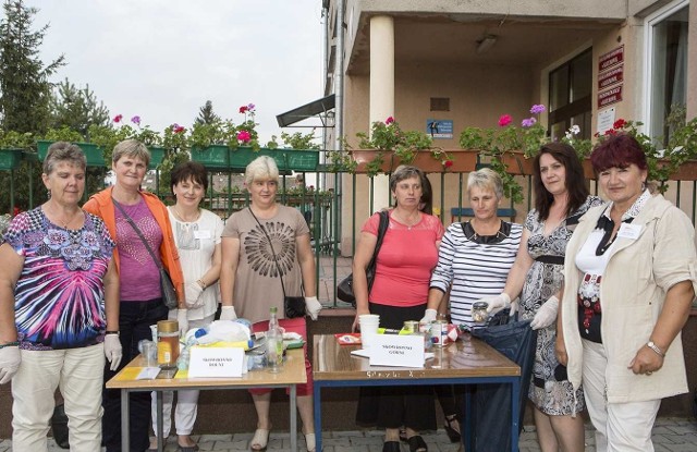 W Kozubowie prezentowano zasady segregowania odpadów. Robiły to także panie z sołectw Skowronno Dolne i Skowronno Górne.