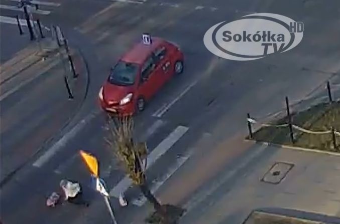Sokółka. Instruktor nauki jazdy potrącił na przejściu kobietę (zdjęcia, wideo)