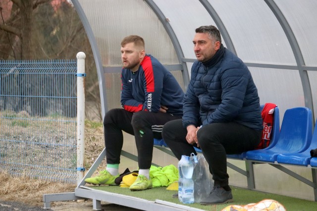 Podopieczni trenera Marcina Kośmickiego, piłkarze Szydłowianki zagrają z Promną.