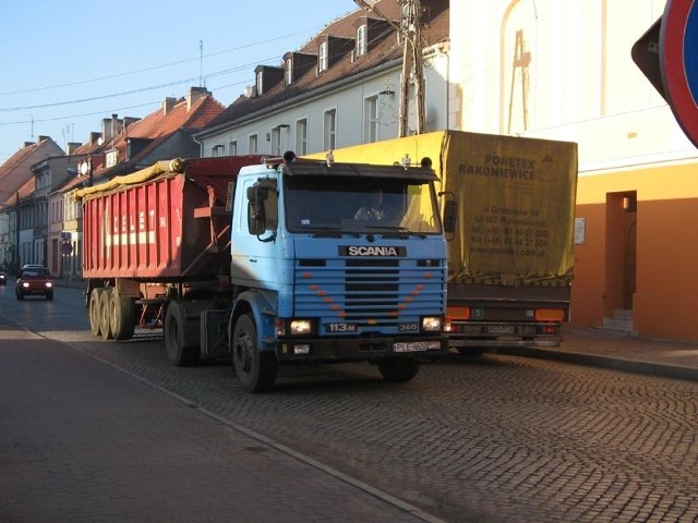 Na razie wszystkie ciężarówki jadące trasą z Wolsztyna muszą przejechać przez centrum Wschowy. Przez ten ruch hałas jest ogromny.