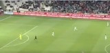 Wyleciał z boiska w 20 sekundzie - kuriozalny błąd bramkarza w lidze tureckiej [WIDEO]