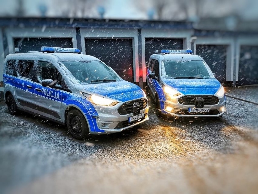 Łomżyńska Policja otrzymała dwa nowe radiowozy. Ford Transit...