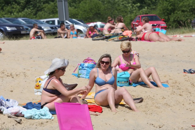 Pierwszy weekend wakacji przyciągnął na opolskie plaże setki Opolan. W ponad 30-stopniowych upale wypoczywaliście m.in. na opolskiej Malinie czy basenie Błękitna Fala. Tłumy były też na innych plażach.