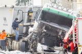 Wypadek w Kleosinie. Ciężarówka zderzyła się z busem (zdjęcia)