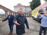 Kandydat na prezydenta RP Paweł Tanajno w Kostrzynie i Gorzowie nieźle "objechał" polityków i obiecał przywrócić Woodstock