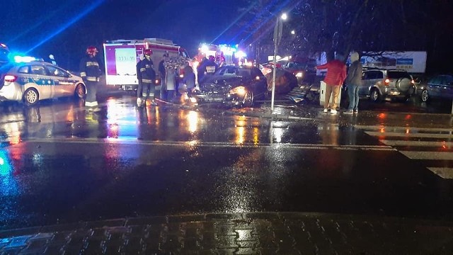 Zderzenie dwóch samochodów w Kowali-Stępocinie