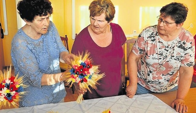 Taki bukiecik z powodzeniem może zastąpić żywe kwiaty. Jest równie urokliwy