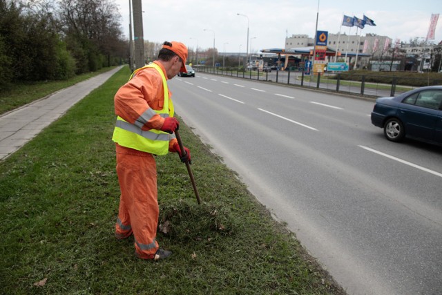 Na koszenie poboczy zarządca dróg ma na ten rok 330 tys. zł.