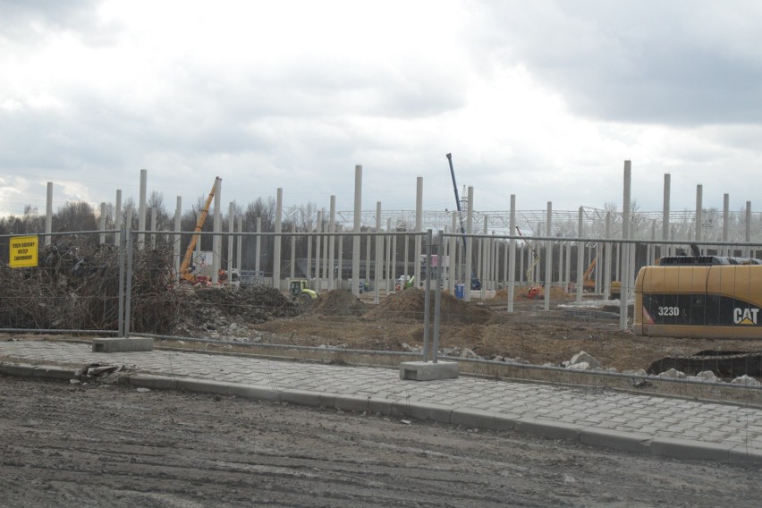 Rośnie konstrukcja centrum logistycznego w Sosnowcu Milowicach. Wcześniej było tu centrum handlowe