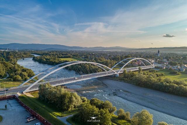 Wspaniałe zdjęcie wykonał dronem Piotr Gaborek, przedstawia na nich Nowy Sącz i jego najważniejsze budynki i obiekty