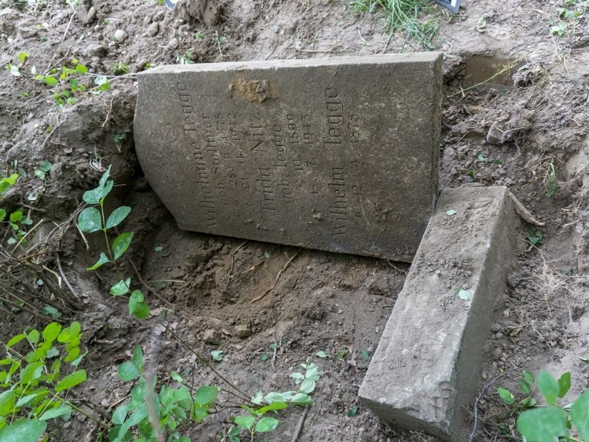 Na dawnym cmentarzu odkryli kawałek historii Warszewa. Zobacz zdjęcia
