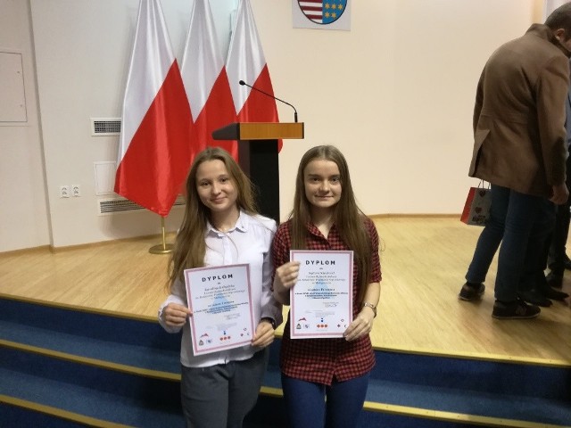 Wojewódzki Konkurs "Wiedzy o Bezpieczeństwie, Ratownictwie i Obronie Cywilnej" zakończył się sukcesem dla uczennic z Małogoszcza