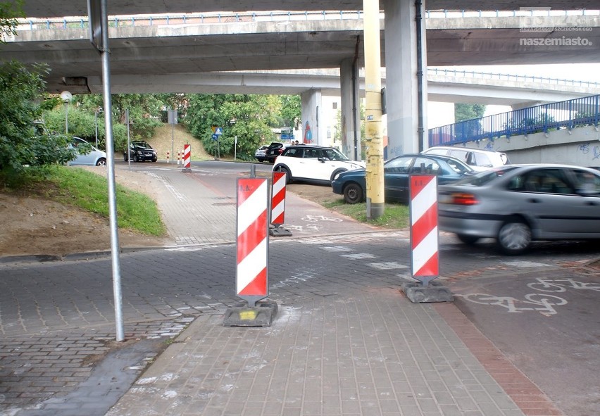 Słupek, jak głupek - rzecz o parkowaniu w Szczecinie [komentarz]