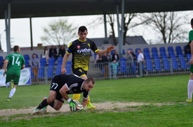 Fragment meczu Potworów - Proch. W akcji Michał Majos, golkiper Prochu