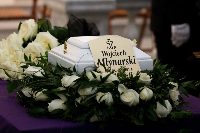 Pogrzeb Wojciecha Młynarskiego. Rodzina, przyjaciele i gwiazdy żegnają zmarłego artystę [WIDEO+ZDJĘCIA]