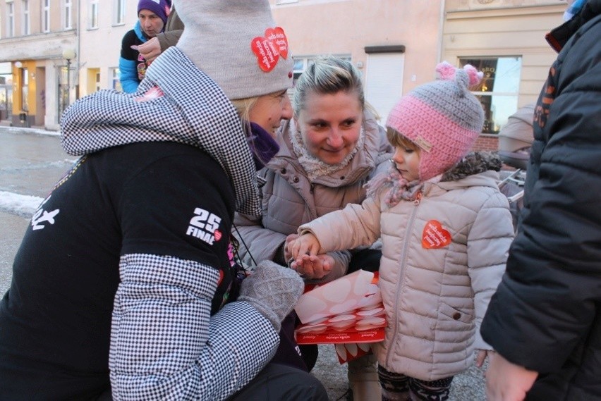 WOŚP Brzeg: Wolontariuszy na ulicach nie brakuje