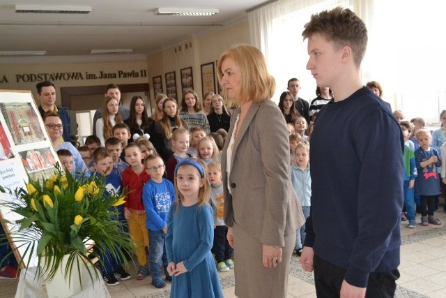 W Szkole Podstawowej w Bielinach uczczono pamięć świętego Jana Pawła II - patrona szkoły.