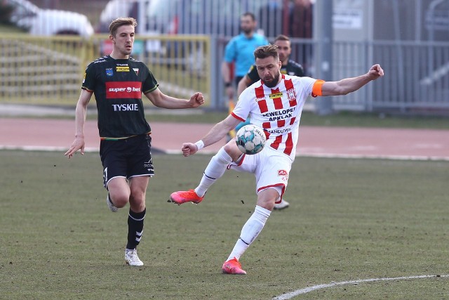W ostatnim meczu Apklan Resovii z GKS-em Tychy padł remis 0:0. Wtedy obie drużyny grały na stadionie przy Wyspiańskiego