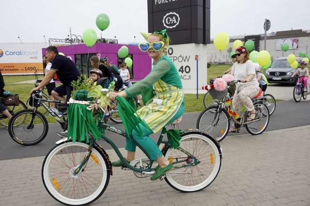 Po raz czwarty ulicami Poznania przejechali uczestnicy Posnania Bike Parade. Tym razem rowerzystom towarzyszyło hasło „Go Green”, czyli mile widziane były zielone i ekologiczne motywy na rowerach i ubraniach rowerzystów. Przejazd zakończył się piknikiem na os. PiastowskimZobacz zdjęcia ------>