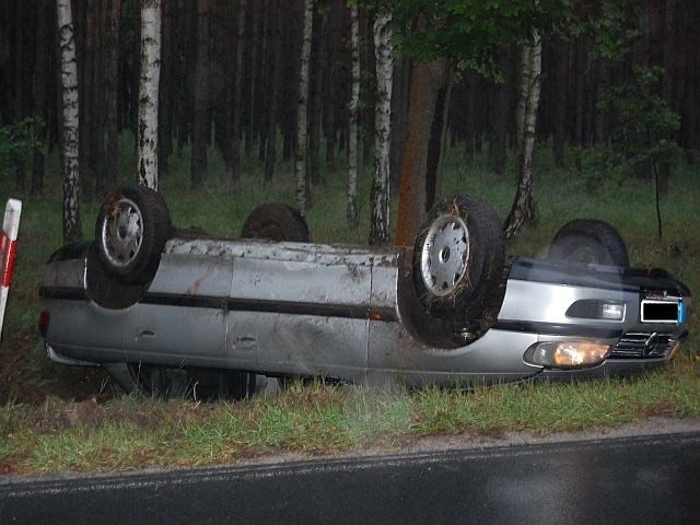 Opel tak wylądował w rowie