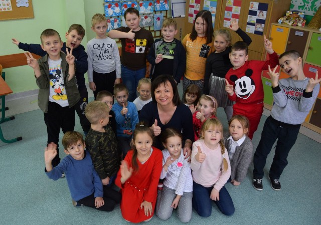 Najsympatyczniejsze pierwszaki w powiecie lipskim, czyli klasa I Bze szkoły w Lipsku wraz z wychowawczynią Renatą Michałek.