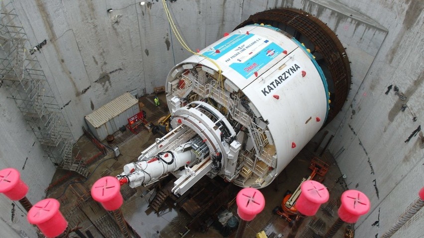 Dużą maszynę TBM, która ma drążyć tunel w kierunku dworca...