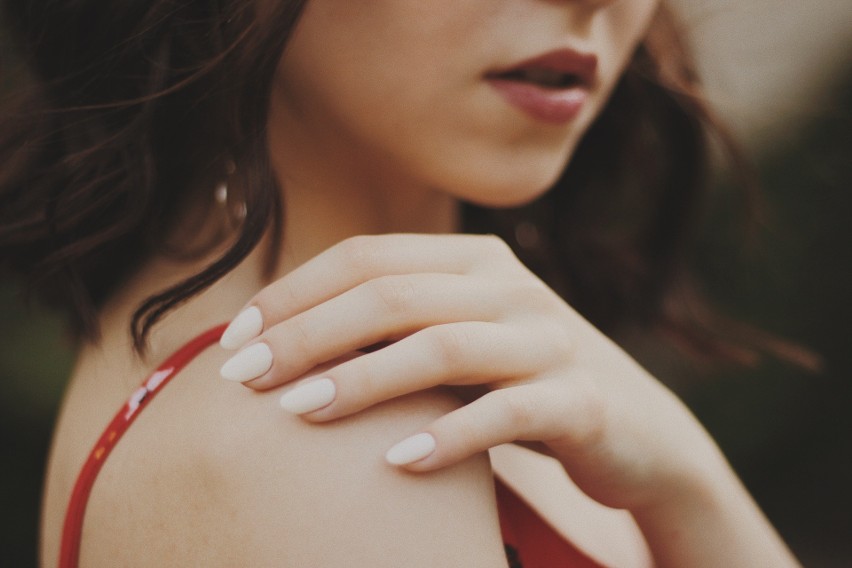 Vannila chrome nails to stylizacja paznokci dla Pań, które...