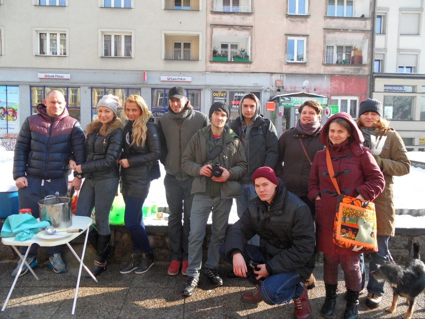 Bytom: Niedzielne obiady na ul. Dworcowej. Dla kogo? Dla potrzebujących