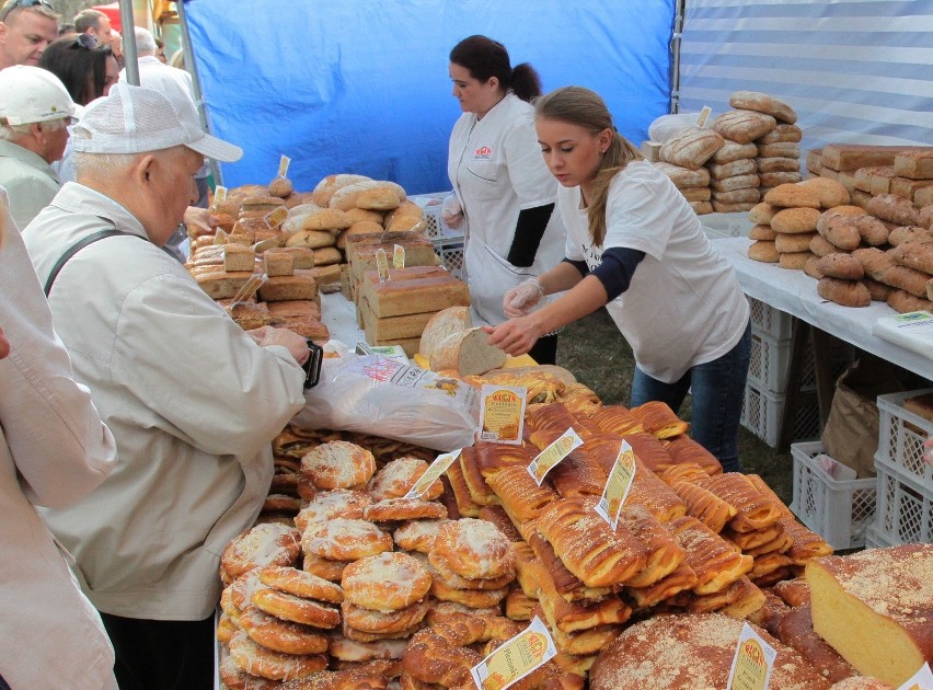 Podczas Święta Chleba w Radomiu można było kupić albo...