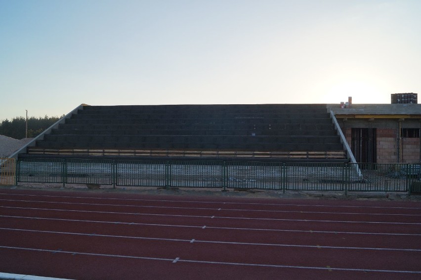 (ZDJĘCIA) Stadion Pilicy w Białobrzegach rośnie aż miło! 