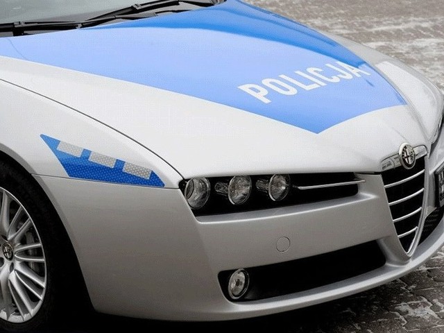 Radiowozy Alfa Romeo 159 zagrażają bezpieczeństwu policjantów.