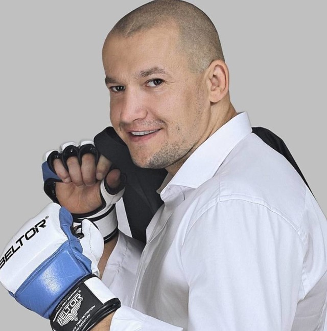 Paweł Białas jest trenerem sztuk walki.