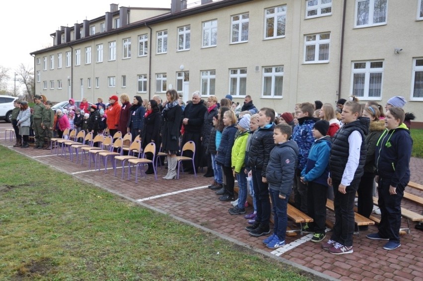 W akcji "Szkoła Do Hymnu" wzięli udział uczniowie szkoły w Ruszczy (ZDJĘCIA)