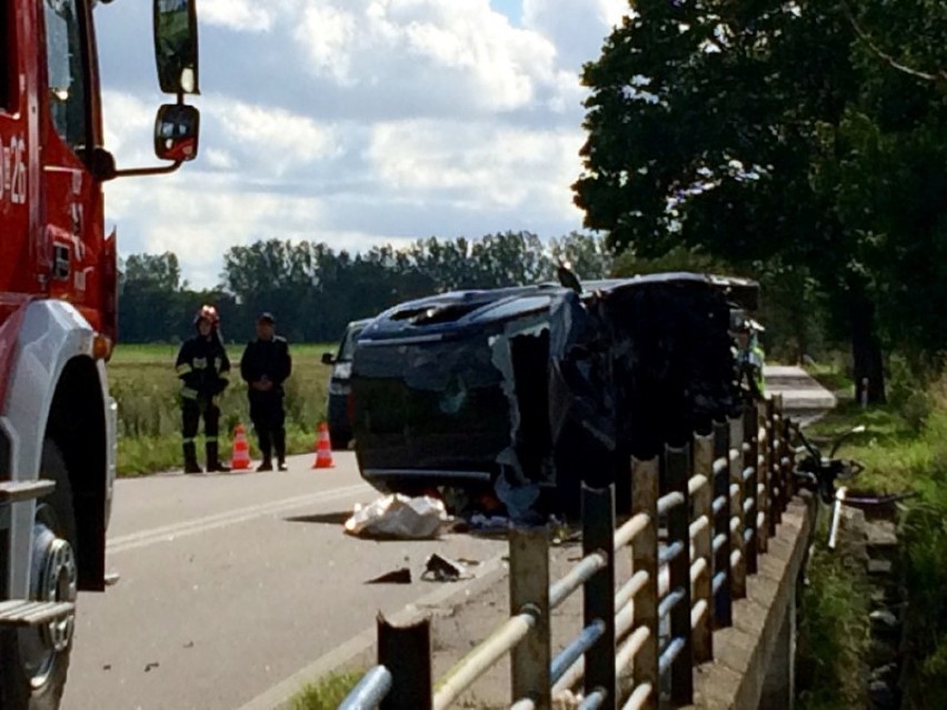 Tragiczny wypadek w okolicach Cecenowa. Nie żyje 58-letni kierowca ZDJĘCIA