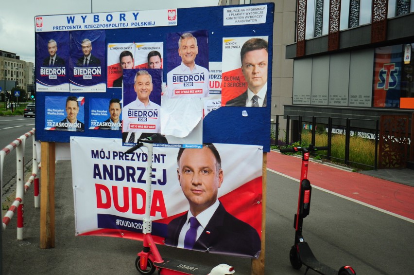 Kraków. Kampania wyborcza trwa. Twarze których kandydatów widujemy najczęściej na plakatach i banerach? [ZDJĘCIA]