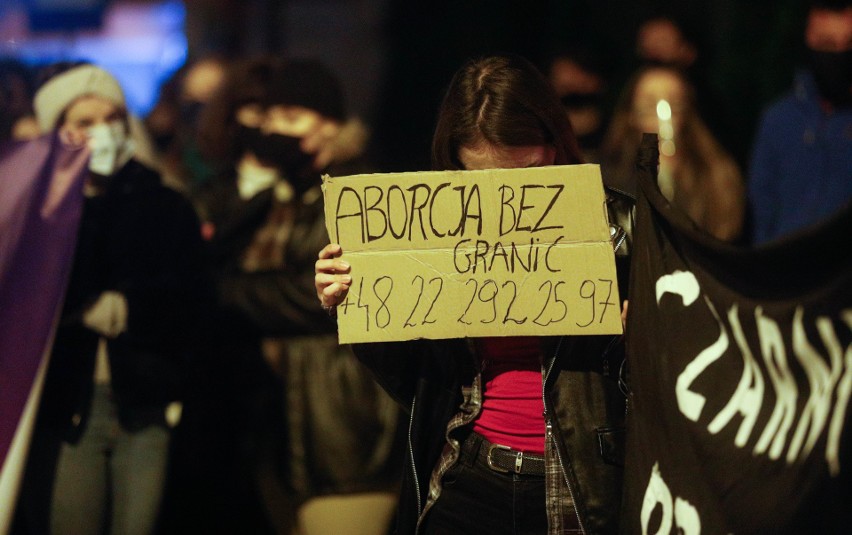 Tłumy w Rzeszowie na proteście przeciwko zaostrzeniu prawa...